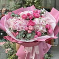 Bouquet with hydrangea and roses, Belozerka