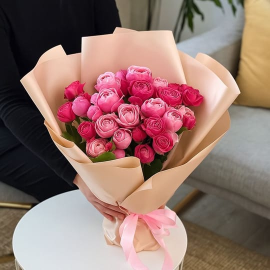 Букет Піоновидних троянд – доставка квітів у Волинська область