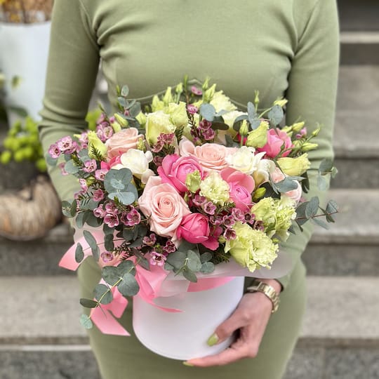 Квіти в коробці Моменти – доставка квітів у Трнава