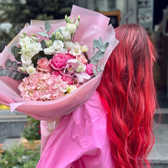 Ніжний рожевий букет – доставка квітів у Тракай