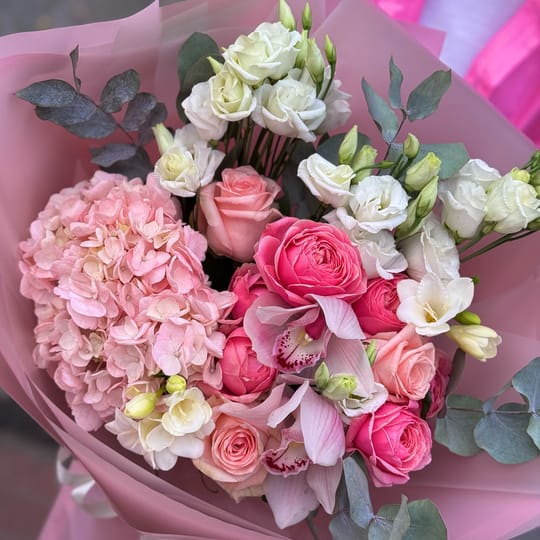 Ніжний рожевий букет – доставка квітів у Тракай
