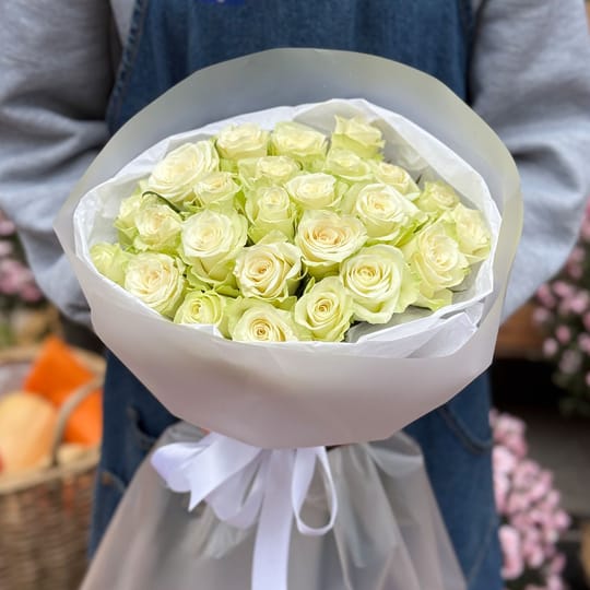 25 білих троянд Кенія – доставка квітів у Виноградар
