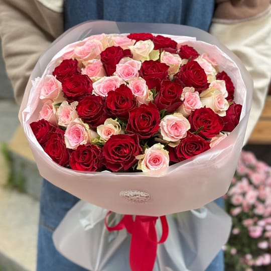 51 червона та рожева троянда Кенія – доставка квітів у Виноградар