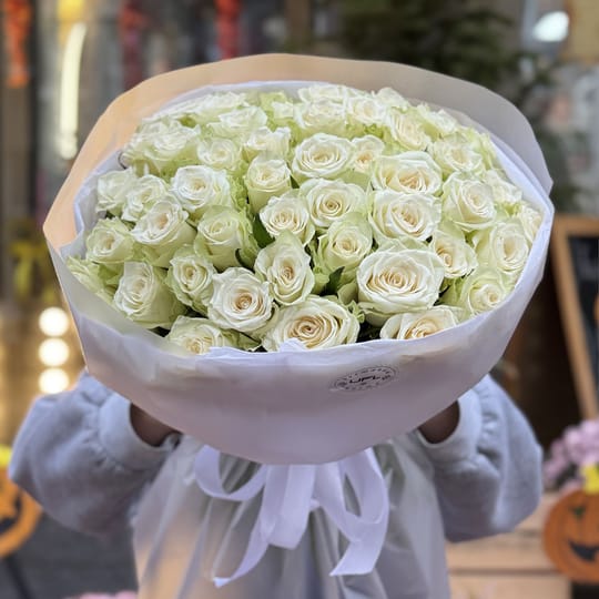 51 белая роза Кения – доставка цветов в Виноградарь