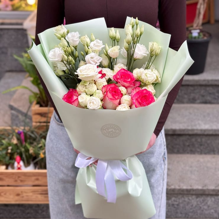 Букет микс светлый – доставка цветов в Фано