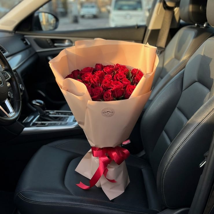 25 red roses bouquet – flower delivery in Hako