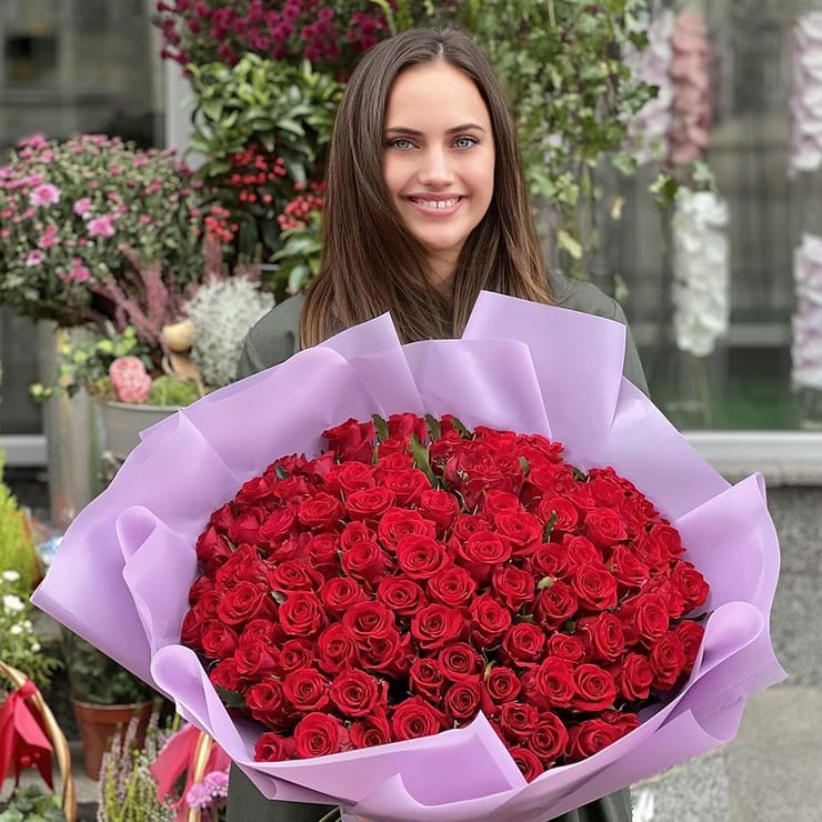 Promo! 101 red roses – flower delivery in Volnyansk