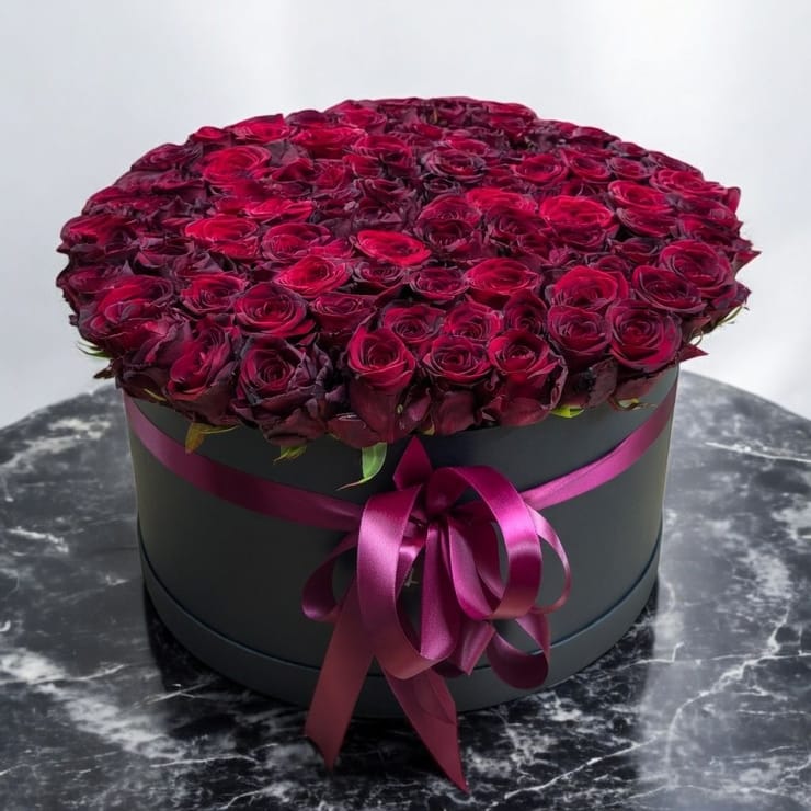 101 red roses in a box – flower delivery in Toulon