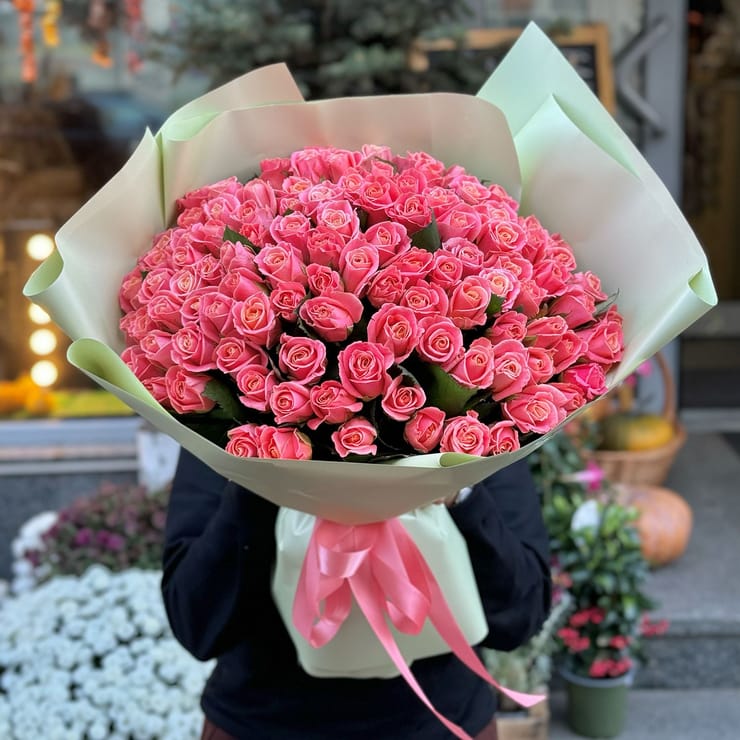 101 coral roses – flower delivery in Yubileynoye (Dnepropetrovsk, Ukraine)