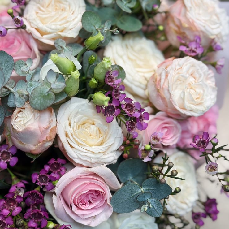 Квіти в коробці для коханої – доставка квітів у Чаплинка