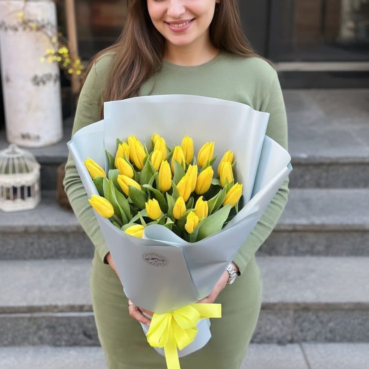 25 жовтих тюльпанів – доставка квітів у Ванадзор