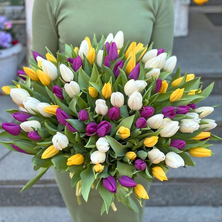 101 tulips – flower delivery in Ri
