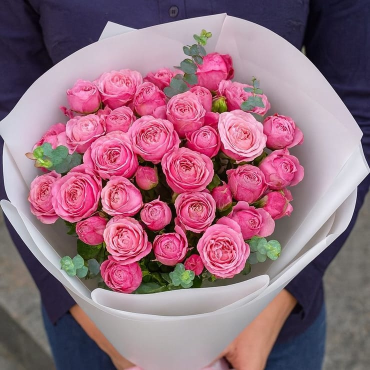 11 рожевих піоновидних троянд – доставка квітів у Сквира