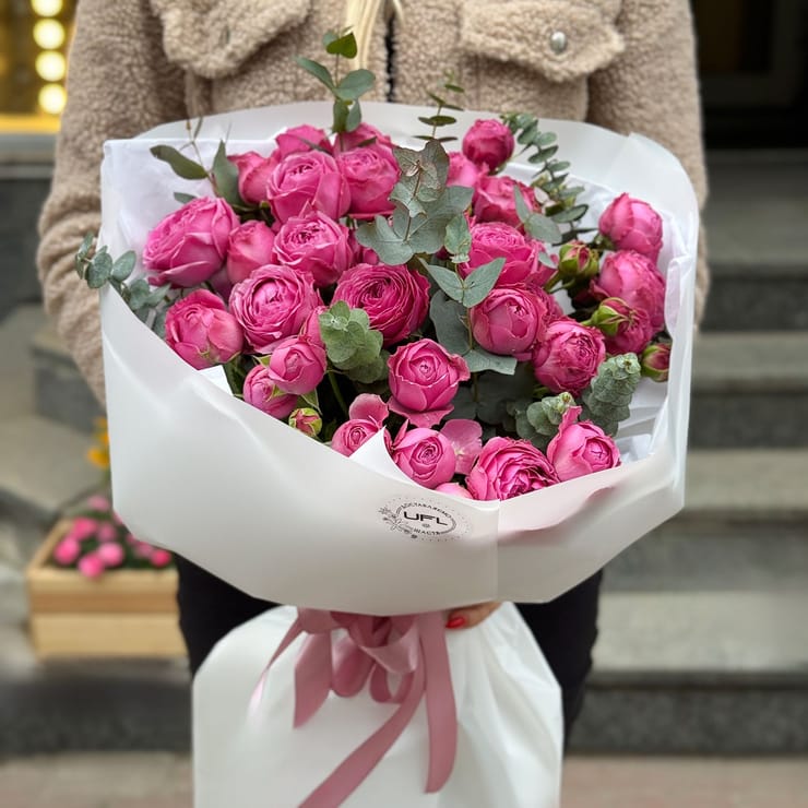 15 рожевих піоновидних троянд – доставка квітів у Астара