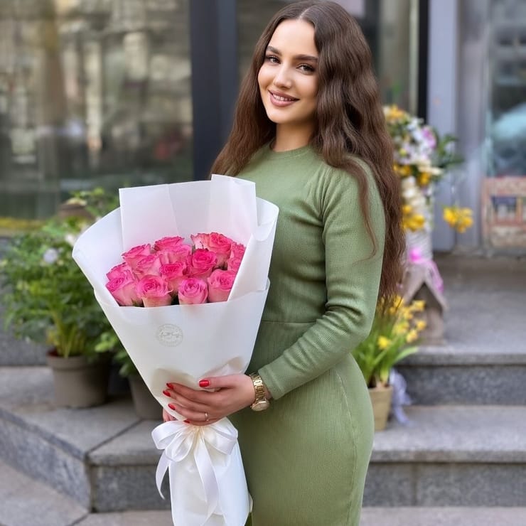 15 pink roses Jumilia – flower delivery in Bad Laer