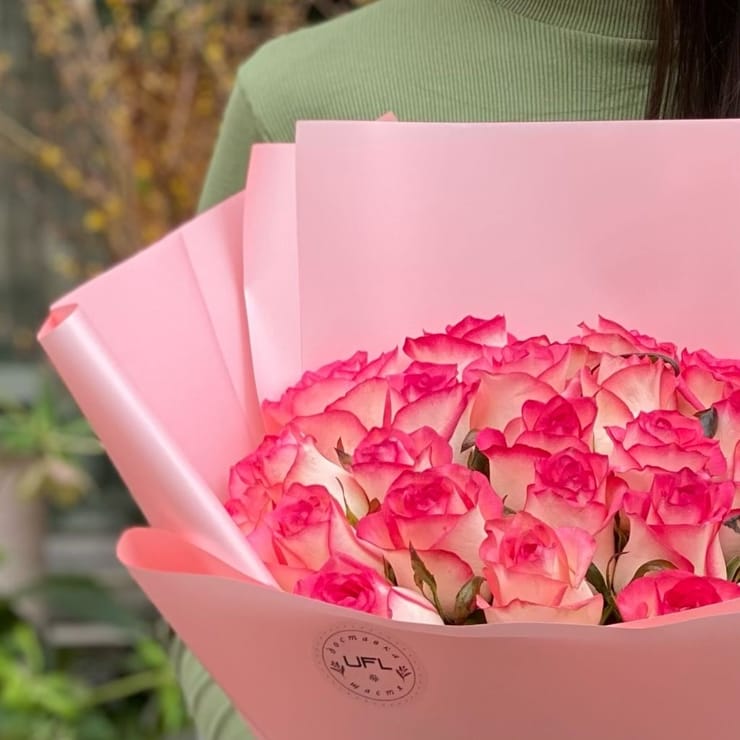 15 розовых роз Джумилия – доставка цветов в Фано