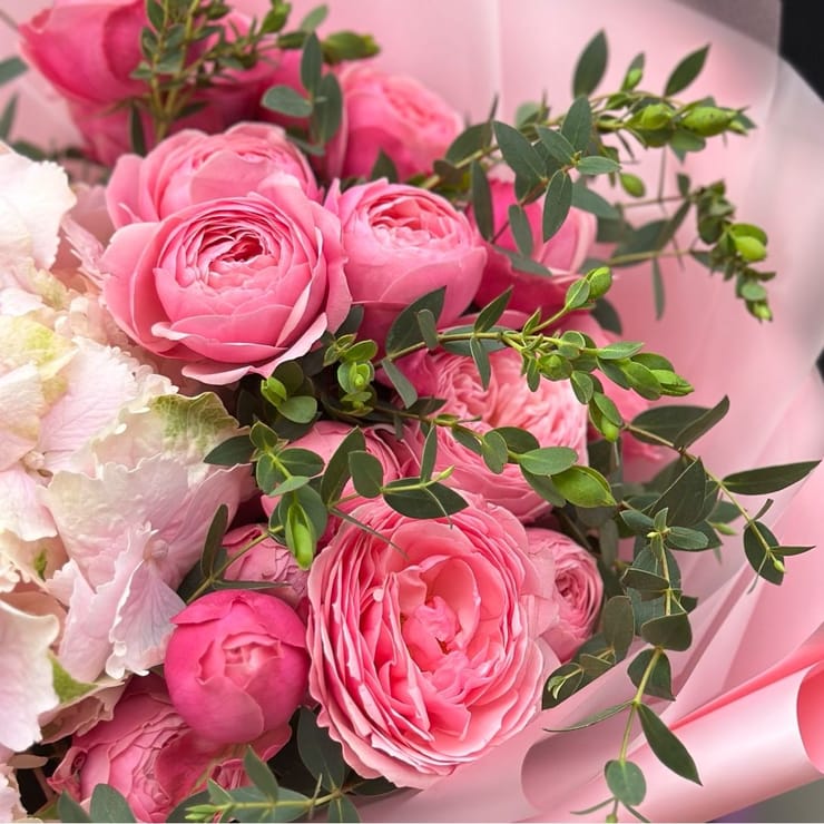 Букет з гортензією Чарівні моменти – доставка квітів у Аваруа