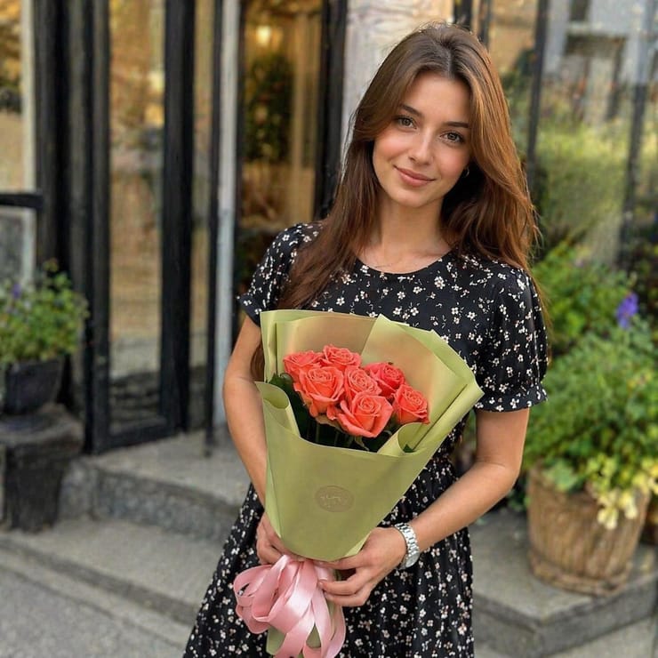 7 коралових троянд – доставка квітів у Кірчберг