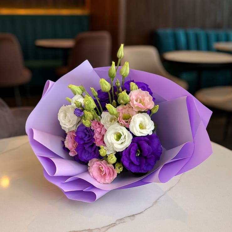 Букет з еустомою Магія веселки – доставка квітів у Червоноармійськ