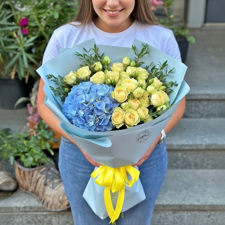 Bouquet Glory to Ukraine! – flower delivery in Bayreuth