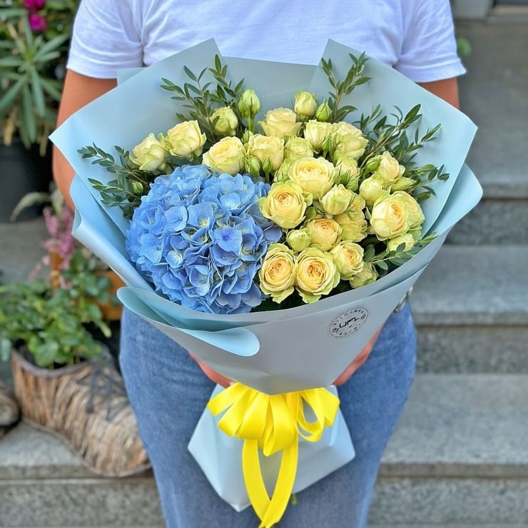 Bouquet Glory to Ukraine! – flower delivery in Margilan
