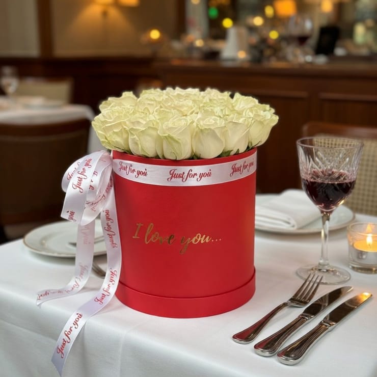 White roses in a box 19pcs – flower delivery in Gadsden