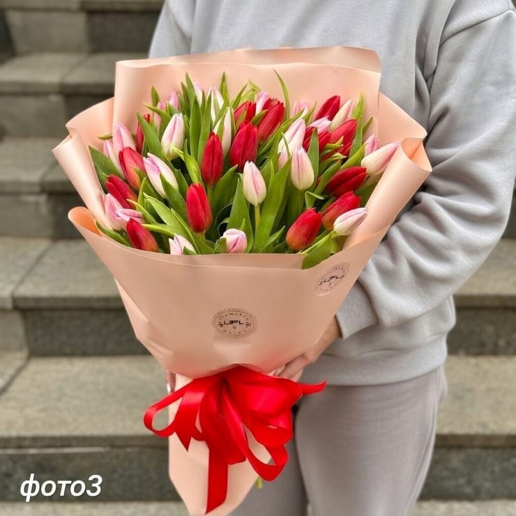 51 червоний та рожевий тюльпан – доставка квітів у Самарканд