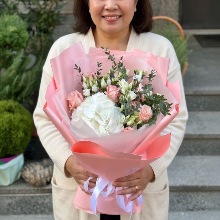 Bouquet for the best Mom – flower delivery in Tbilisi