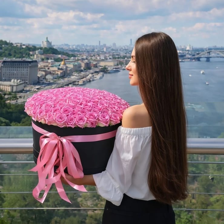 101 pink roses in a box – flower delivery in Svetlovodsk