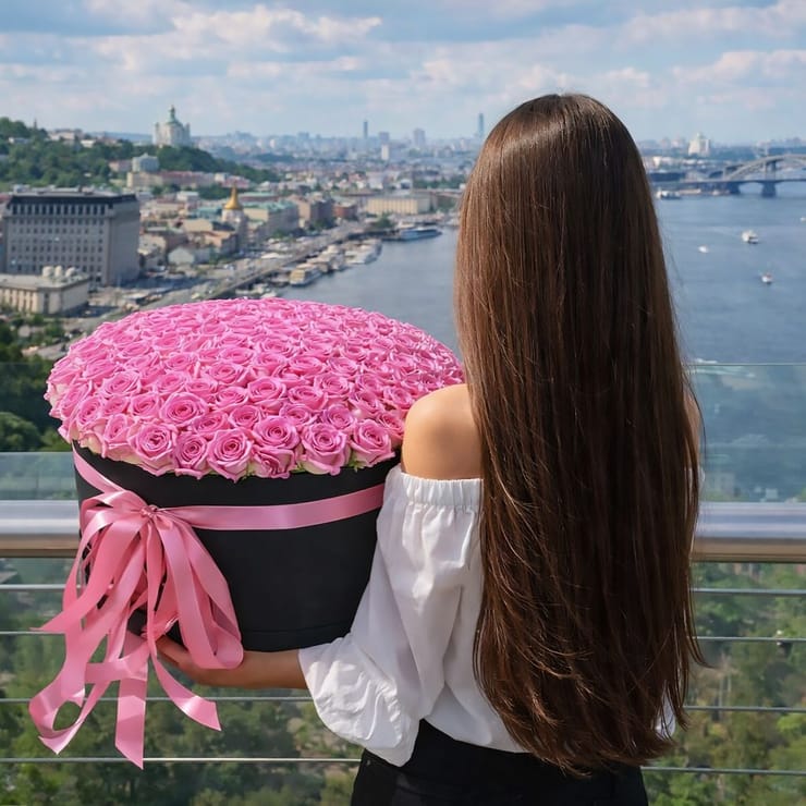 101 розовая роза в коробке – доставка цветов в Каменское