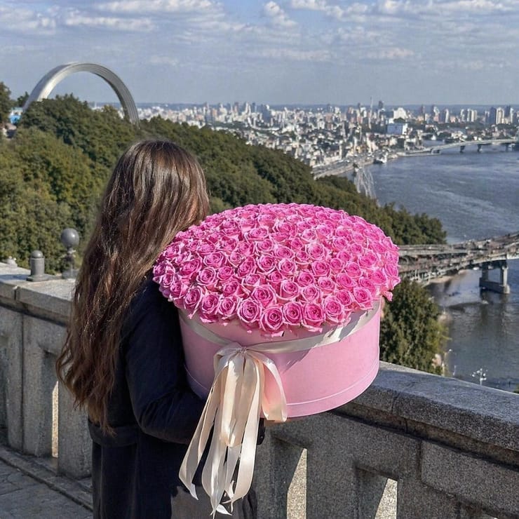 101 pink roses in a box – flower delivery in Badjor