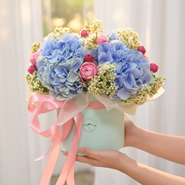 Flower box Tender breeze – flower delivery in Gardena