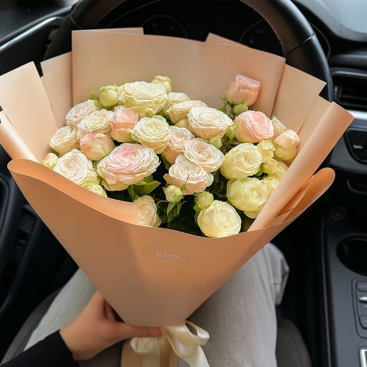 Букет кущових троянд Ніжність – доставка квітів у Сквира