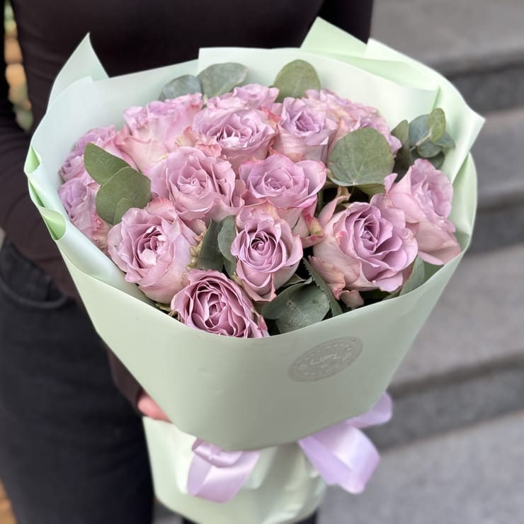 Букет 15 роз Мемори Лейн – доставка цветов в Дунаевцы