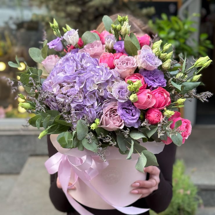 Квіти в коробці Аметист – доставка квітів у Калькар