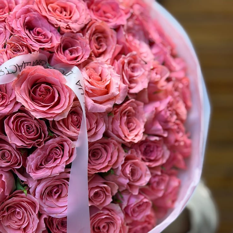 101 pink roses Kenia – flower delivery in Cardiff