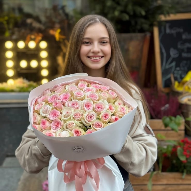 51 розовая роза Кения  – доставка цветов в Поццалло