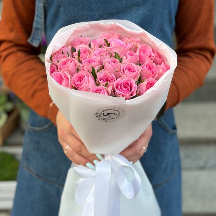 25 pink roses Kenia – flower delivery in Kagarlyk