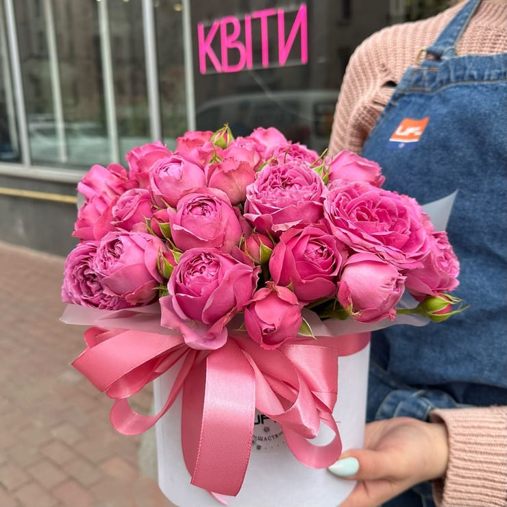 Pink peony roses in a box – flower delivery in Labasa