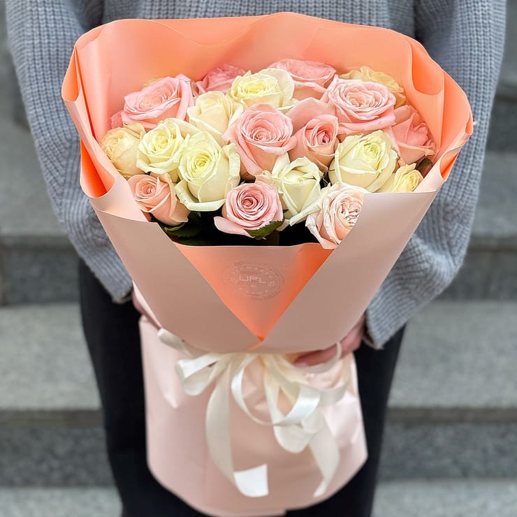 21 белая и кремовая роза – доставка цветов в Фано