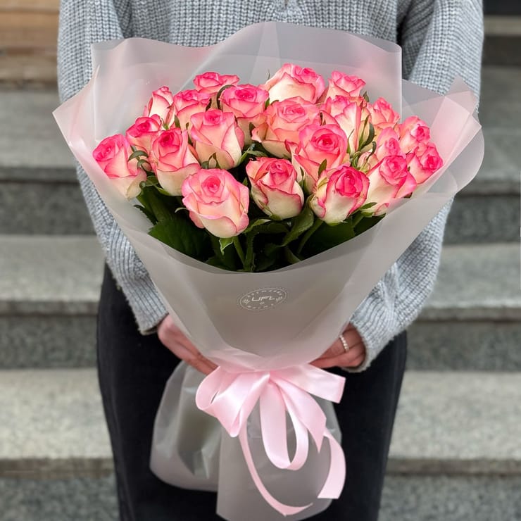 21 roses Jumilia – flower delivery in Starobelsk