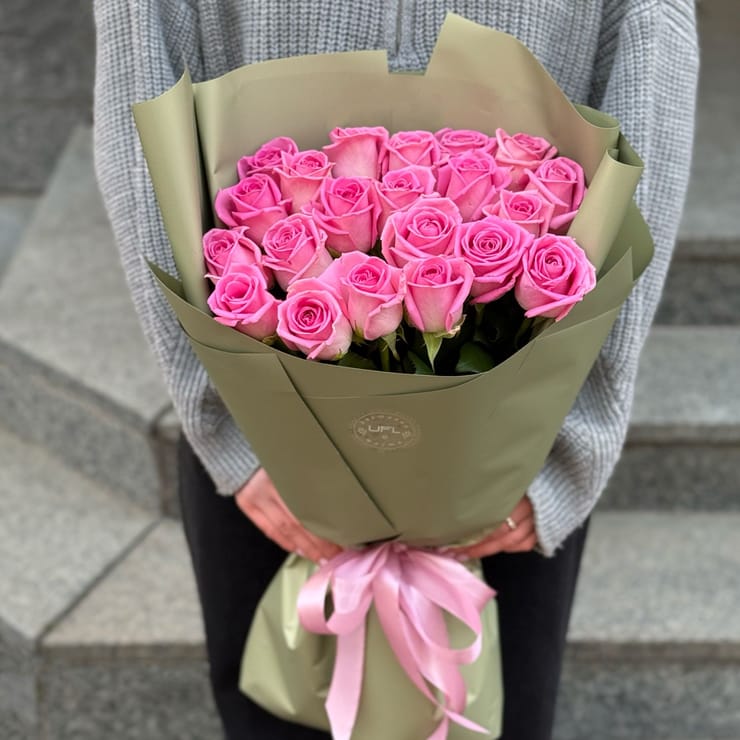 21 pink roses – flower delivery in Starobelsk