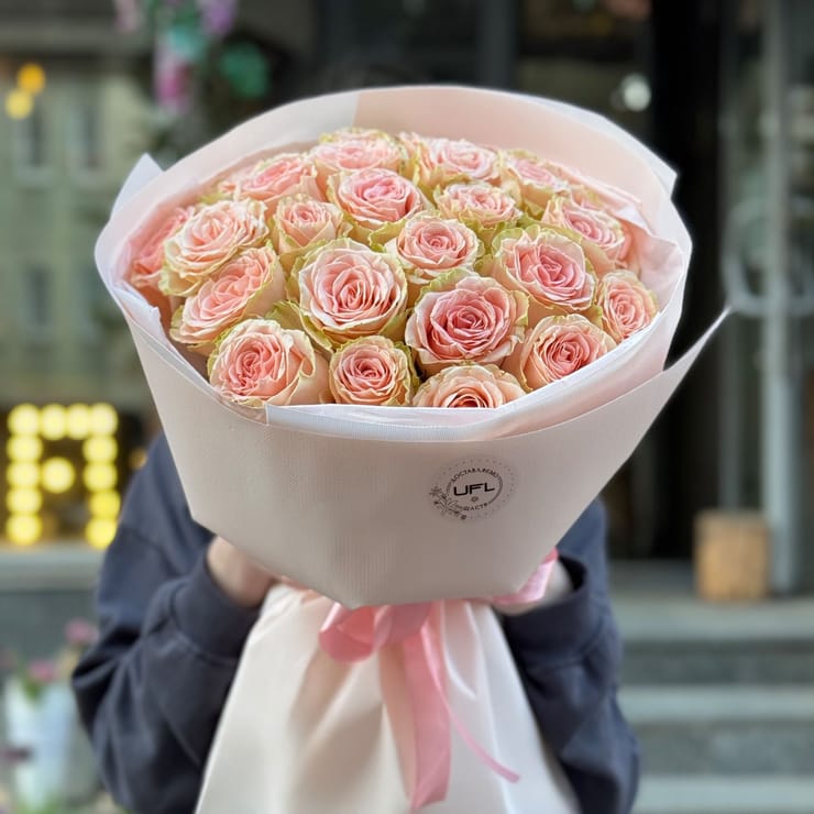 25 roses Doris Day – flower delivery in Nisporeni