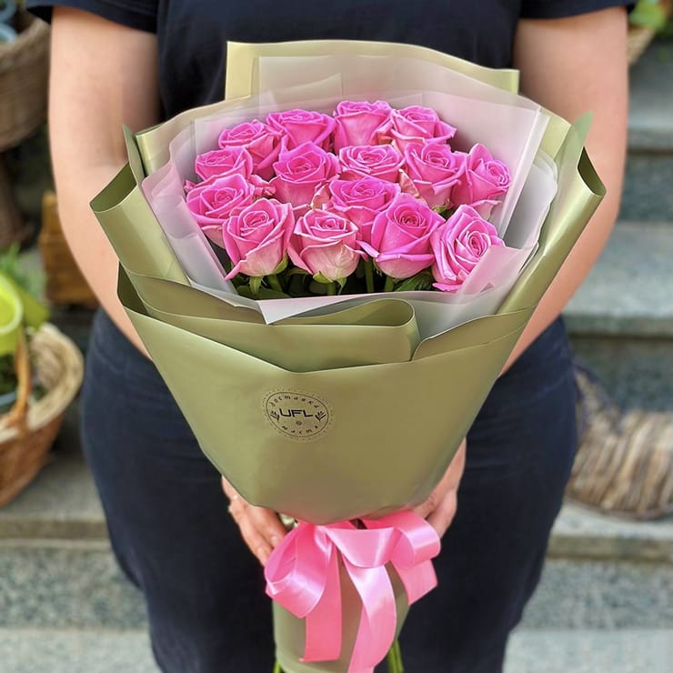15 pink roses – flower delivery in Starobelsk