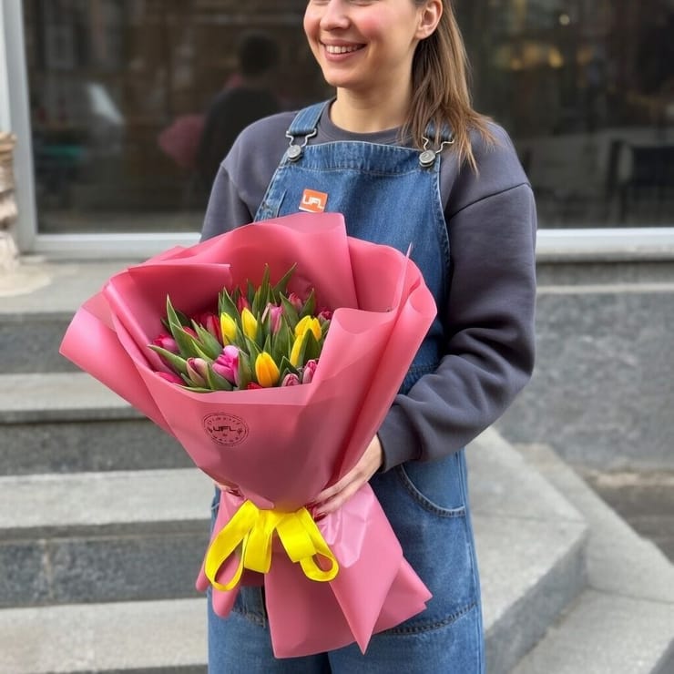 Tulips 45  – flower delivery in Yesil
