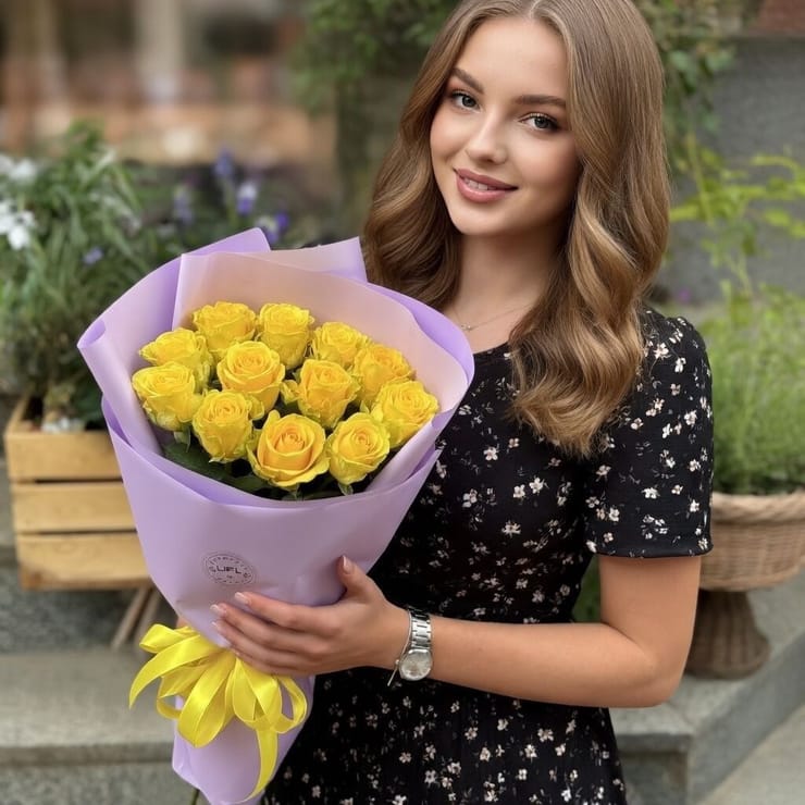 Квітень 7 жовтих троянд – доставка квітів у Київ