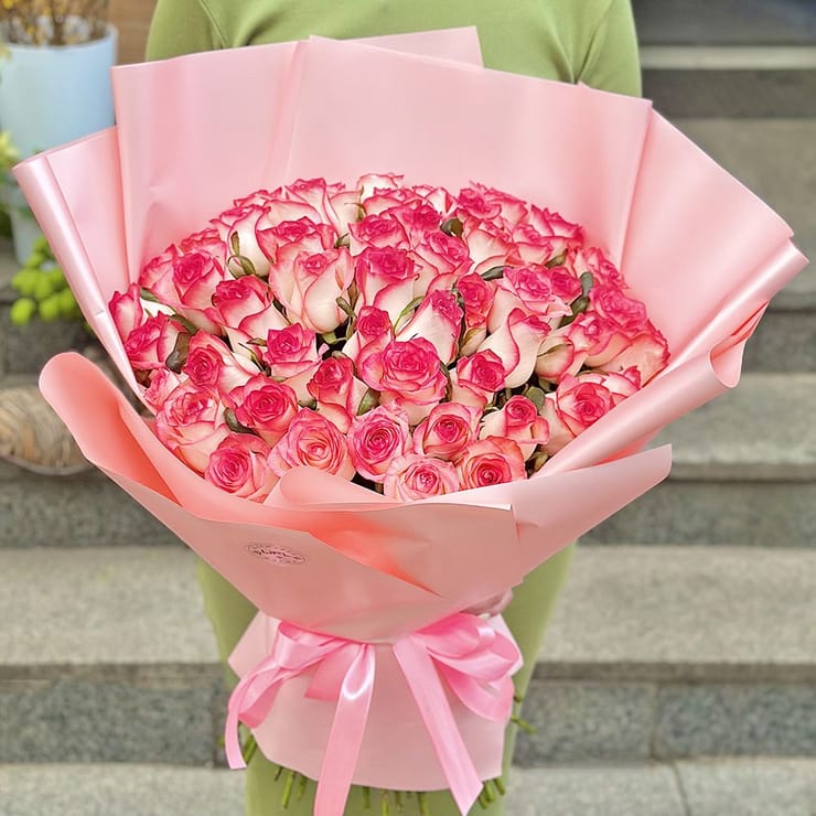 51 roses Jumilia – flower delivery in Starobelsk