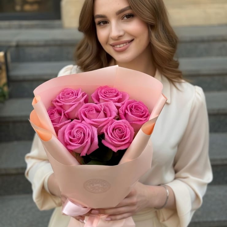 Букет 7 рожевих троянд – доставка квітів у Самар