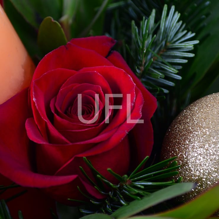 Новорічна композиція – доставка квітів у Ретимно