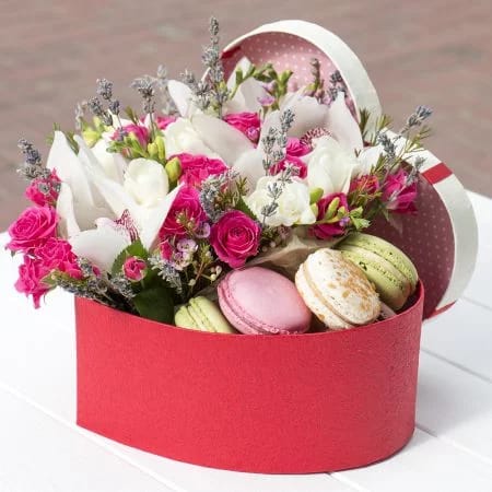 Flower box of happiness – flower delivery in Nizhnie_seregozi